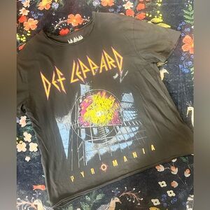 Def Leppard Pyromania Short Sleeve Graphic Tee - Black